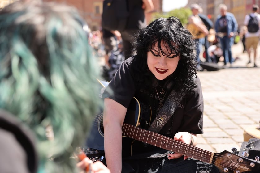 Gitarzyści na wrocławskim rynku. Gitarowy Rekord Świata 2024