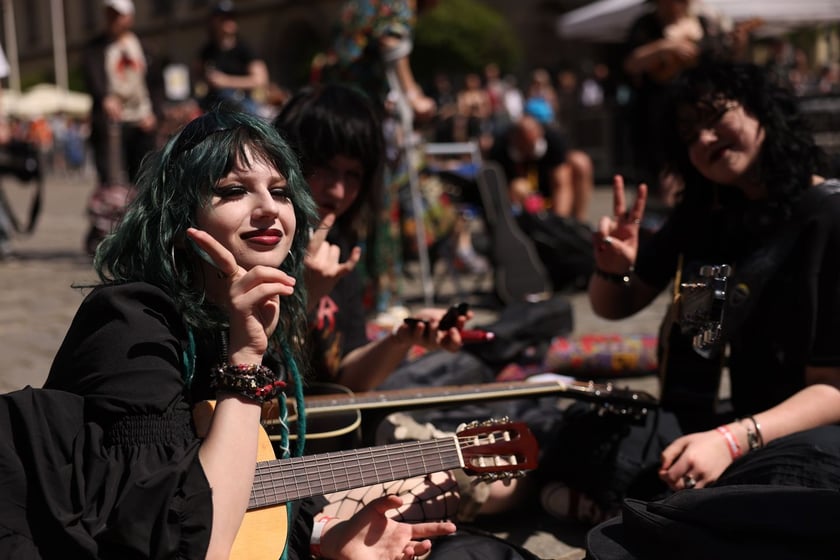 Gitarzyści na wrocławskim rynku. Gitarowy Rekord Świata 2024