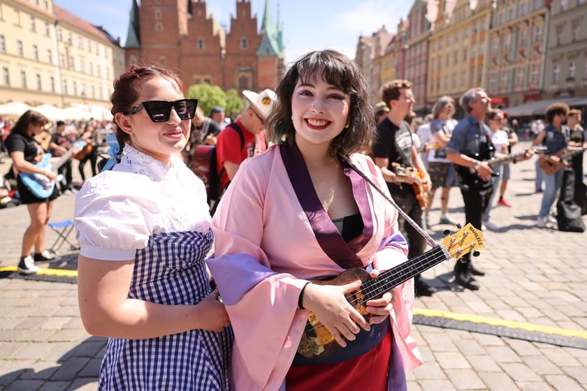 Gitarzyści na wrocławskim rynku. Gitarowy Rekord Świata 2024