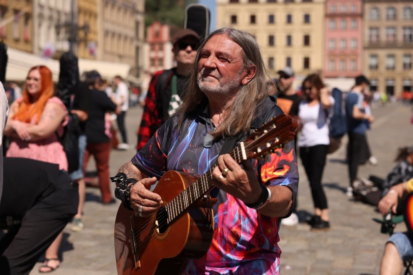 Gitarzyści na wrocławskim rynku. Gitarowy Rekord Świata 2024