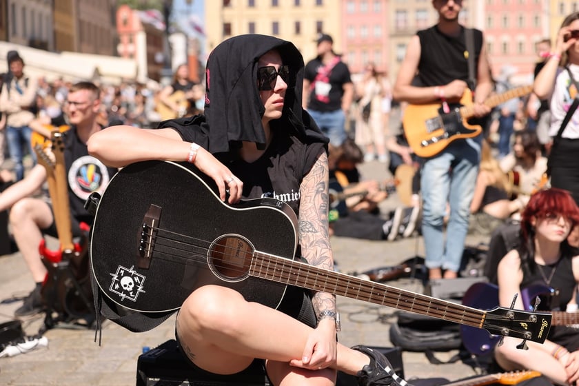 Gitarzyści na wrocławskim rynku. Gitarowy Rekord Świata 2024
