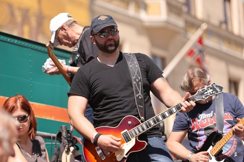 Gitarzyści na wrocławskim rynku. Gitarowy Rekord Świata 2024