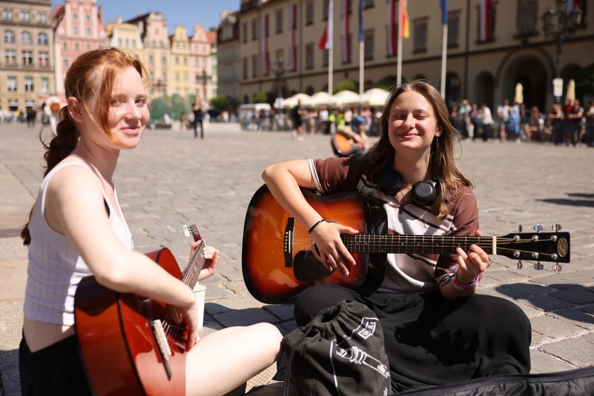 Gitarzyści na wrocławskim rynku. Gitarowy Rekord Świata 2024