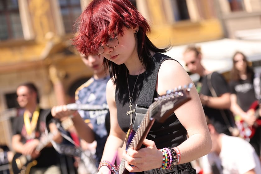 Gitarzyści na wrocławskim rynku. Gitarowy Rekord Świata 2024