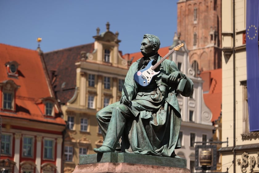 Gitarzyści na wrocławskim rynku. Gitarowy Rekord Świata 2024