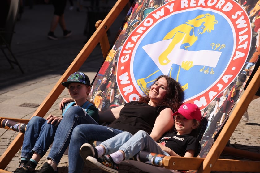 Gitarzyści na wrocławskim rynku. Gitarowy Rekord Świata 2024