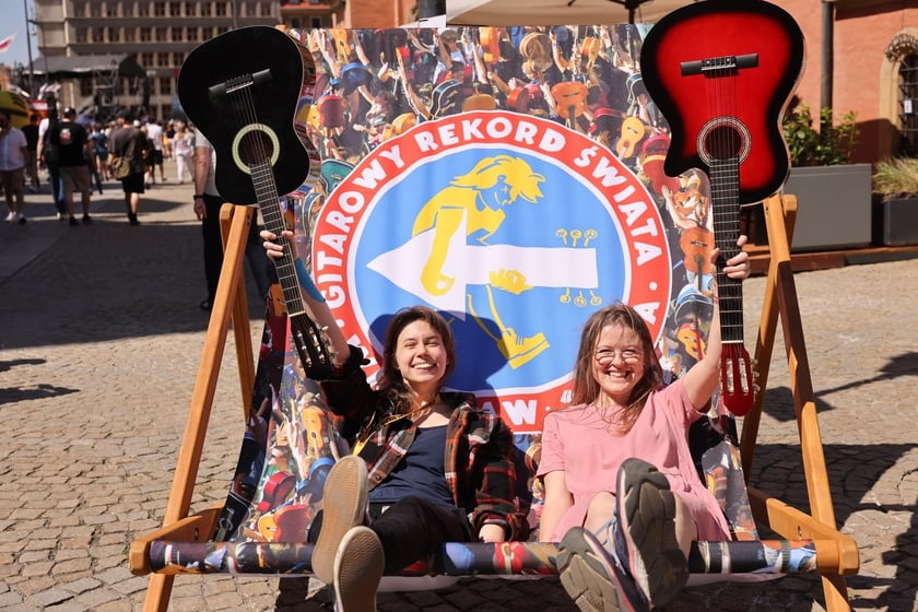 Gitarzyści na wrocławskim rynku. Gitarowy Rekord Świata 2024