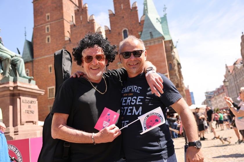 Gitarzyści na wrocławskim rynku. Gitarowy Rekord Świata 2024