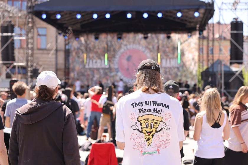 Gitarzyści na wrocławskim rynku. Gitarowy Rekord Świata 2024