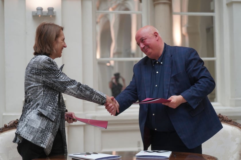 Minister kultury i dziedzictwa narodowego Hanna Wr&oacute;blewska oraz dyrektor Muzeum Narodowego&nbsp;