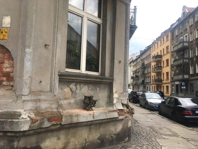 Nowy krasnal-reżyser u zbiegu ulic Mierniczej i Łukasińskiego
