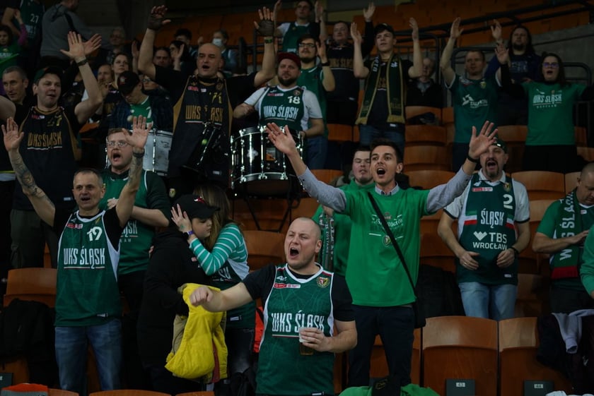 Ale emocje! Wrocławscy kibice nie mają sobie równych! Dużo zdjęć z koszykarskiego święta w Hali Stulecia