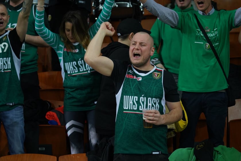 Ale emocje! Wrocławscy kibice nie mają sobie równych! Dużo zdjęć z koszykarskiego święta w Hali Stulecia