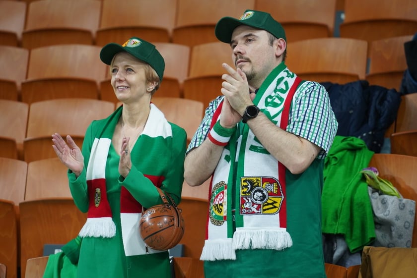 Ale emocje! Wrocławscy kibice nie mają sobie równych! Dużo zdjęć z koszykarskiego święta w Hali Stulecia