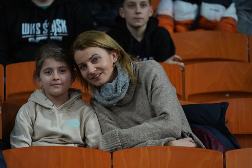 Ale emocje! Wrocławscy kibice nie mają sobie równych! Dużo zdjęć z koszykarskiego święta w Hali Stulecia