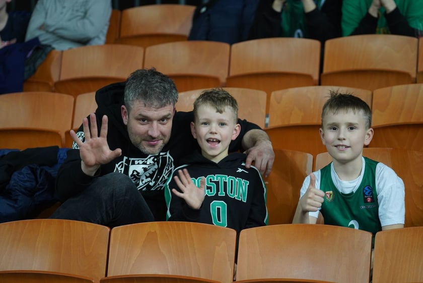 Ale emocje! Wrocławscy kibice nie mają sobie równych! Dużo zdjęć z koszykarskiego święta w Hali Stulecia