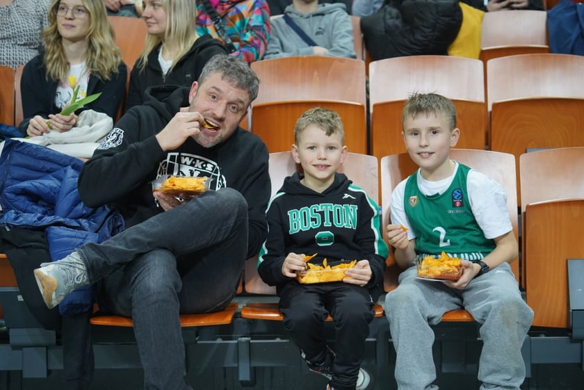 Ale emocje! Wrocławscy kibice nie mają sobie równych! Dużo zdjęć z koszykarskiego święta w Hali Stulecia