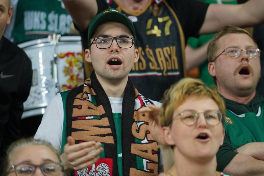 Ale emocje! Wrocławscy kibice nie mają sobie równych! Dużo zdjęć z koszykarskiego święta w Hali Stulecia