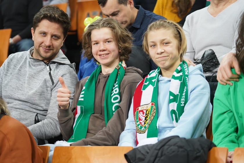 Ale emocje! Wrocławscy kibice nie mają sobie równych! Dużo zdjęć z koszykarskiego święta w Hali Stulecia