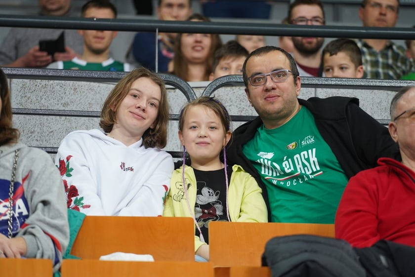 Ale emocje! Wrocławscy kibice nie mają sobie równych! Dużo zdjęć z koszykarskiego święta w Hali Stulecia