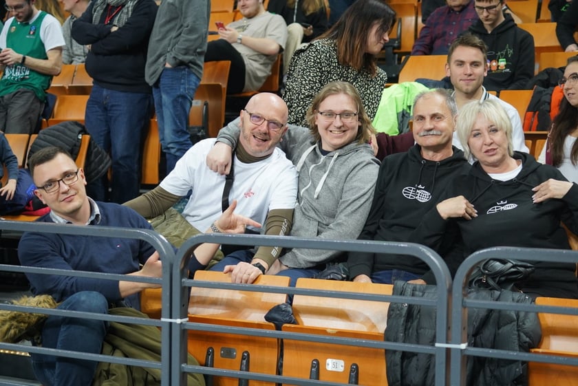 Ale emocje! Wrocławscy kibice nie mają sobie równych! Dużo zdjęć z koszykarskiego święta w Hali Stulecia