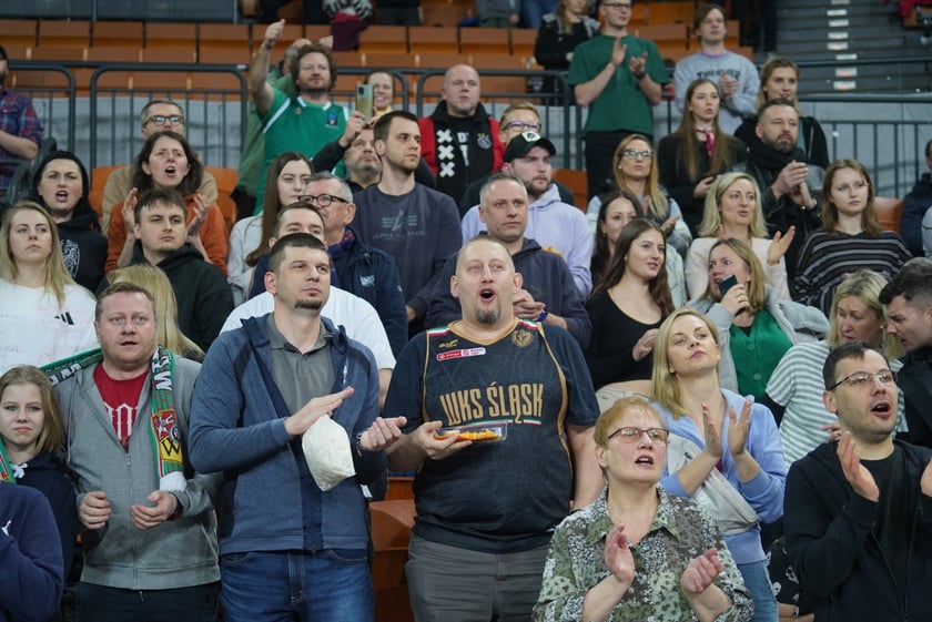 Ale emocje! Wrocławscy kibice nie mają sobie równych! Dużo zdjęć z koszykarskiego święta w Hali Stulecia