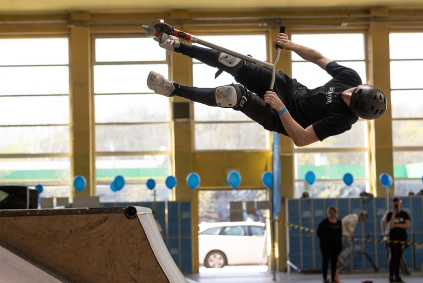 Zawody MC Scoot Dżem w wyczynowej jeździe na hulajnodze odbyły się w Centrum Sportów Ekstremalnych przy ul. Legnickiej 65
