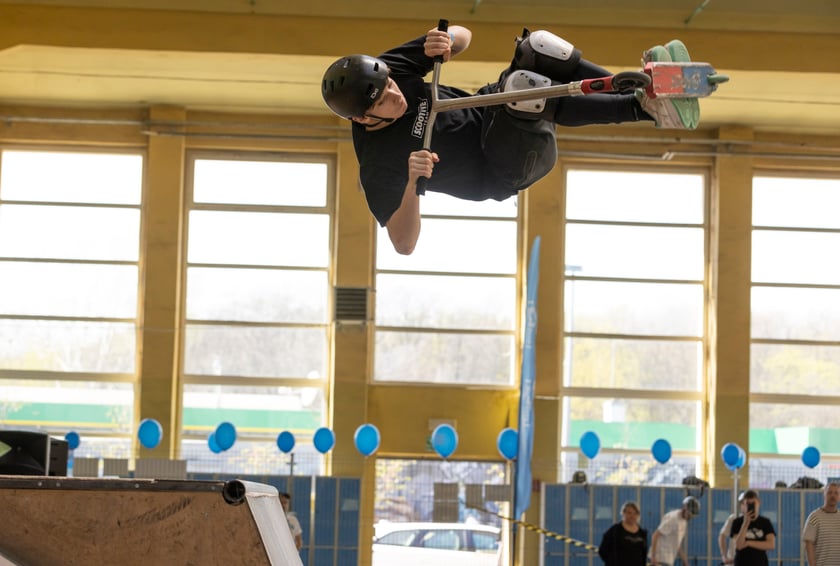 Zawody MC Scoot Dżem w wyczynowej jeździe na hulajnodze odbyły się w Centrum Sportów Ekstremalnych przy ul. Legnickiej 65