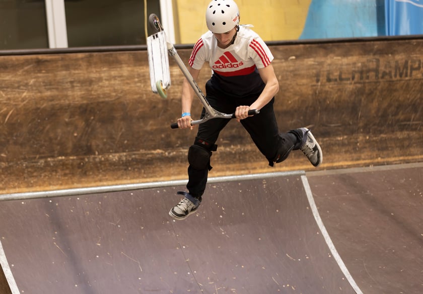 Zawody MC Scoot Dżem w wyczynowej jeździe na hulajnodze odbyły się w Centrum Sportów Ekstremalnych przy ul. Legnickiej 65
