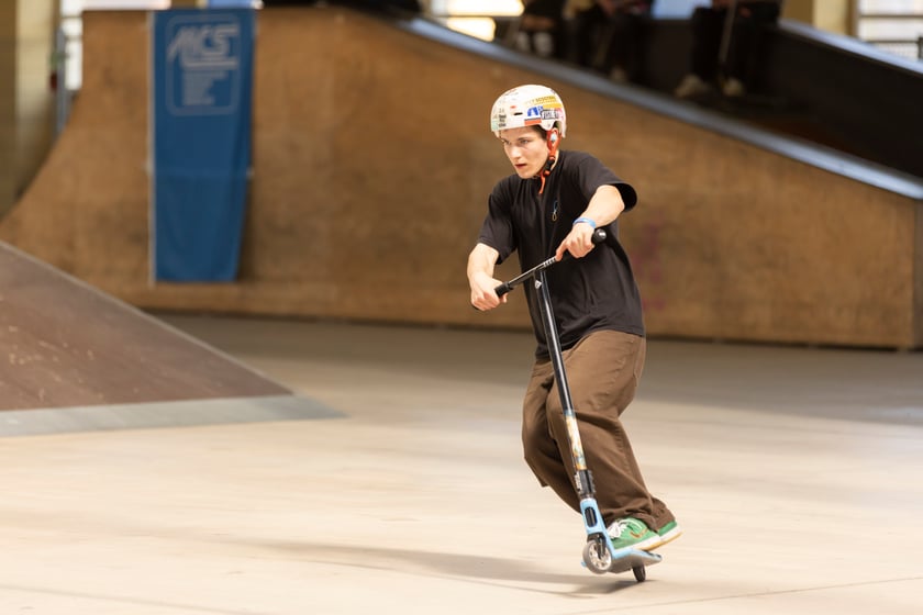 Zawody MC Scoot Dżem w wyczynowej jeździe na hulajnodze odbyły się w Centrum Sportów Ekstremalnych przy ul. Legnickiej 65