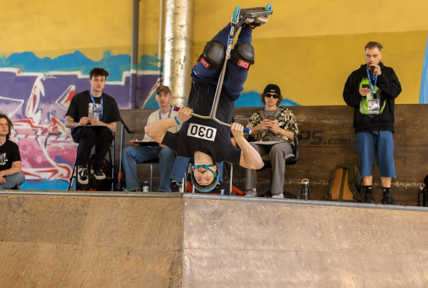 Zawody MC Scoot Dżem w wyczynowej jeździe na hulajnodze odbyły się w Centrum Sportów Ekstremalnych przy ul. Legnickiej 65