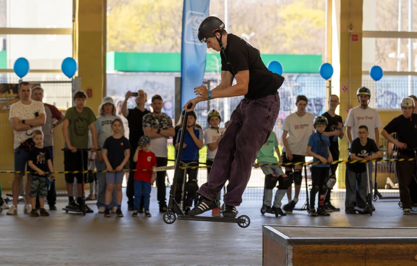Zawody MC Scoot Dżem w wyczynowej jeździe na hulajnodze odbyły się w Centrum Sportów Ekstremalnych przy ul. Legnickiej 65