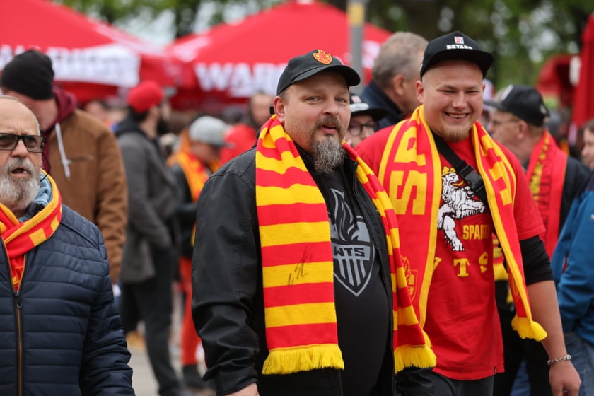 Zdjęcia kibiców z meczu żużlowego Betard Sparta Wrocław - Stal Gorzów, 7 maja 2023 r.