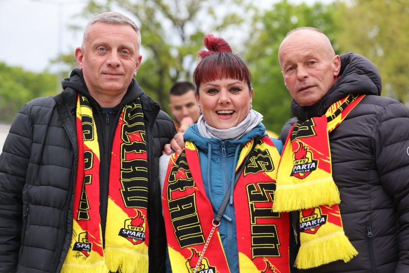 Zdjęcia kibiców z meczu żużlowego Betard Sparta Wrocław - Stal Gorzów, 7 maja 2023 r.