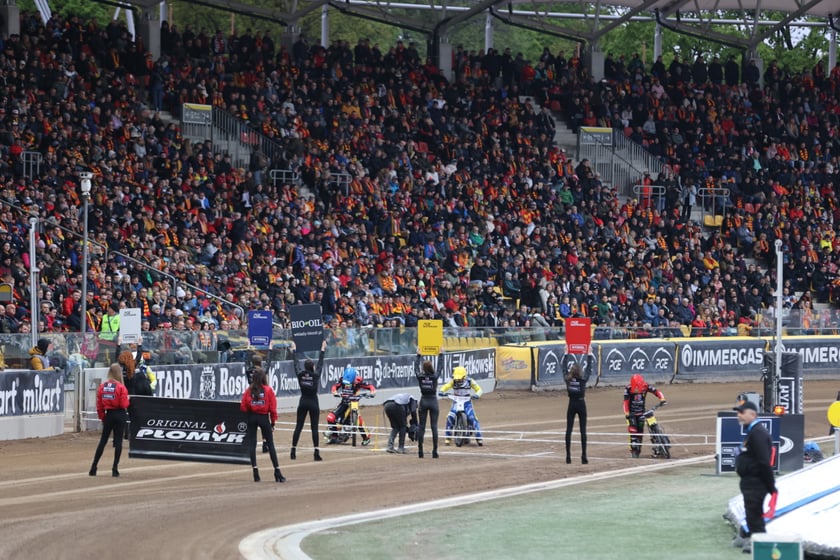 Zdjęcia kibiców z meczu żużlowego Betard Sparta Wrocław - Stal Gorzów, 7 maja 2023 r.