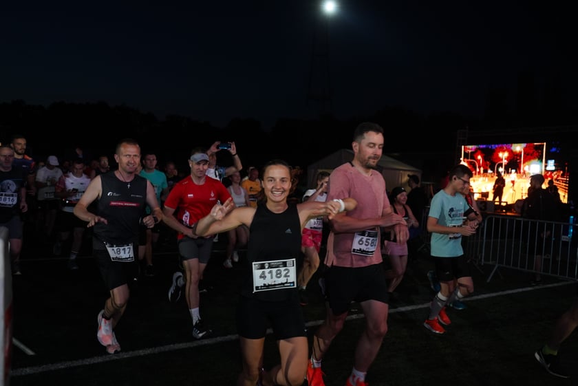9. Nocny Wrocław Półmaraton - zdjęcia uczestników, 17 czerwca 2023 r.