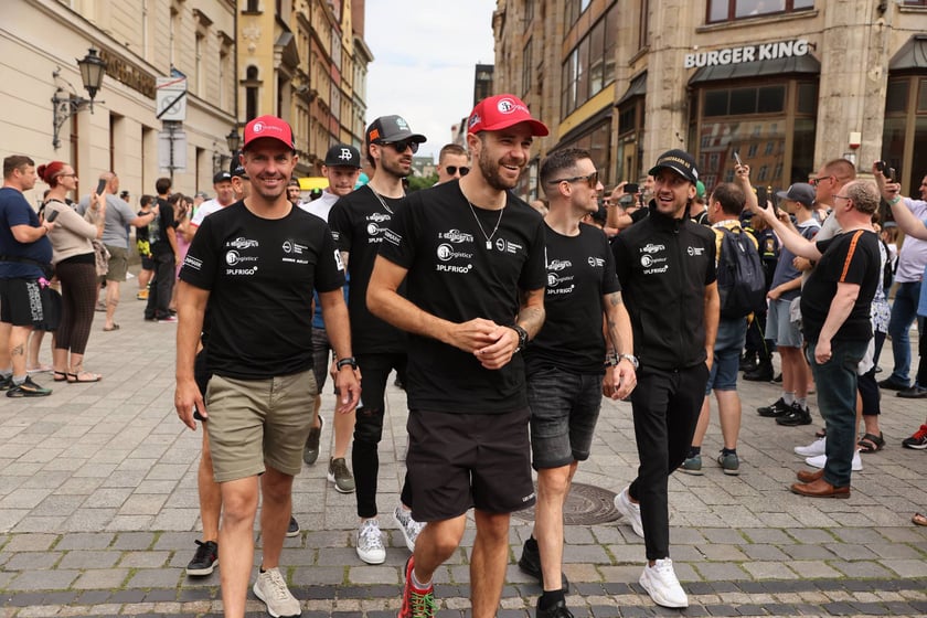 gwiazdy żużla na wrocławskim Rynku, 27.07.2023