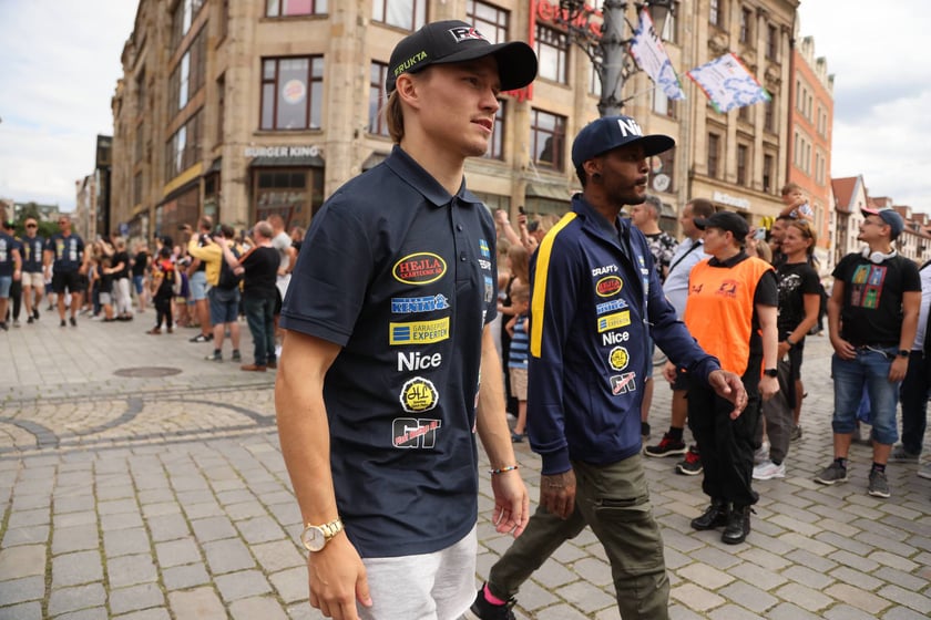 gwiazdy żużla na wrocławskim Rynku, 27.07.2023