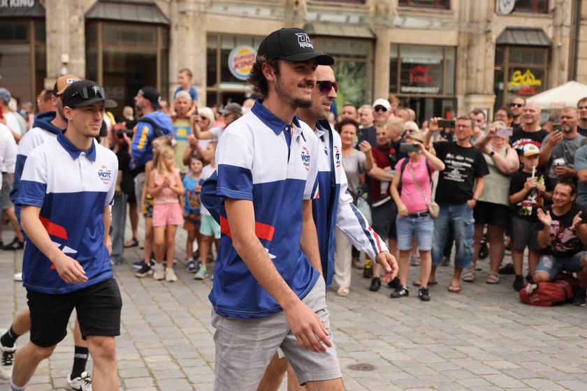 gwiazdy żużla na wrocławskim Rynku, 27.07.2023