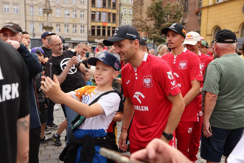 gwiazdy żużla na wrocławskim Rynku, 27.07.2023