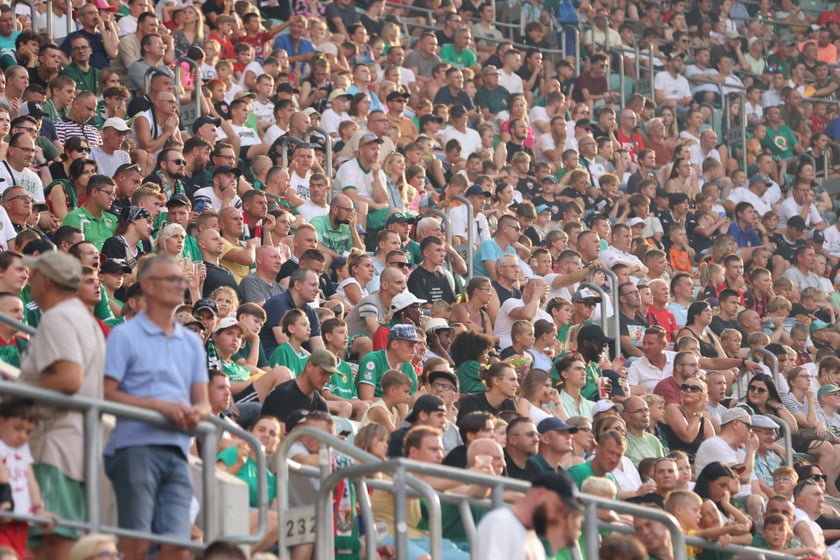 Taka atmosfera panowała na trybunach podczas meczu Śląsk Wrocław - Lech Poznań.