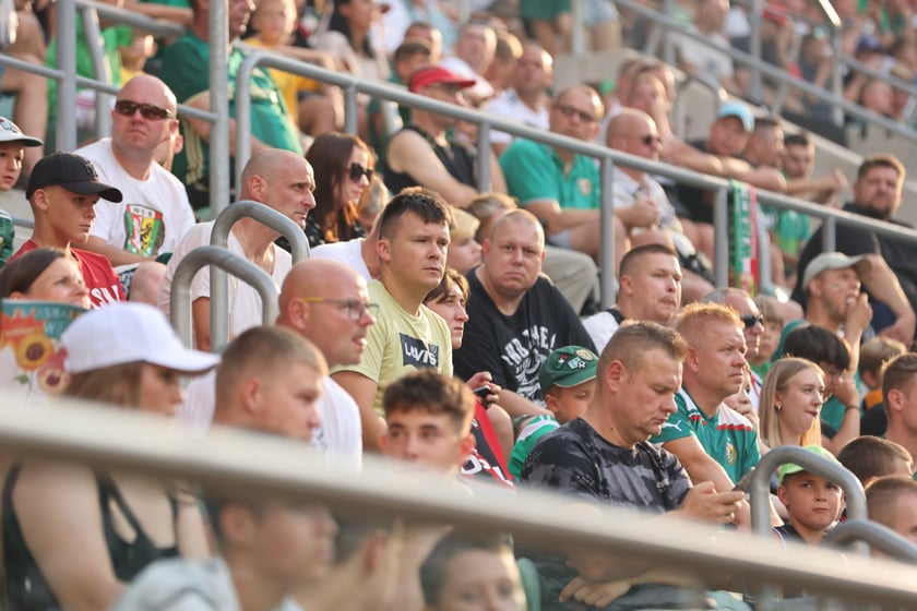 Taka atmosfera panowała na trybunach podczas meczu Śląsk Wrocław - Lech Poznań.