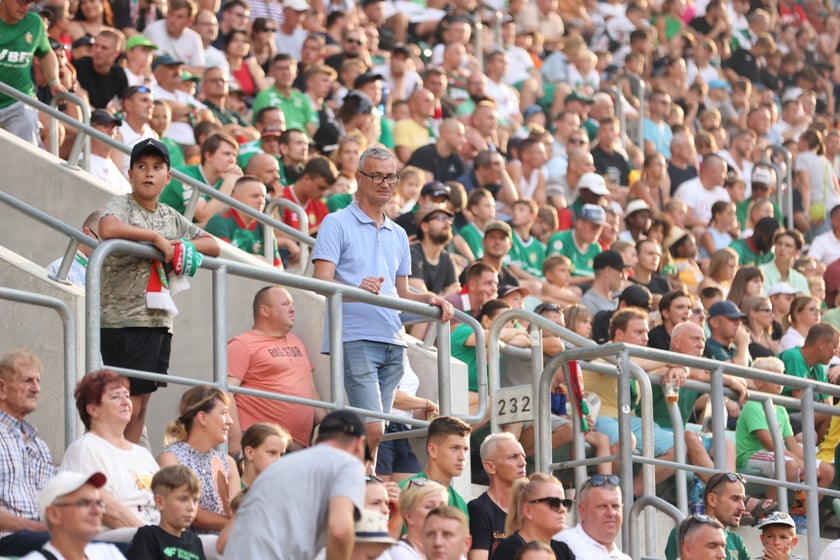Taka atmosfera panowała na trybunach podczas meczu Śląsk Wrocław - Lech Poznań.