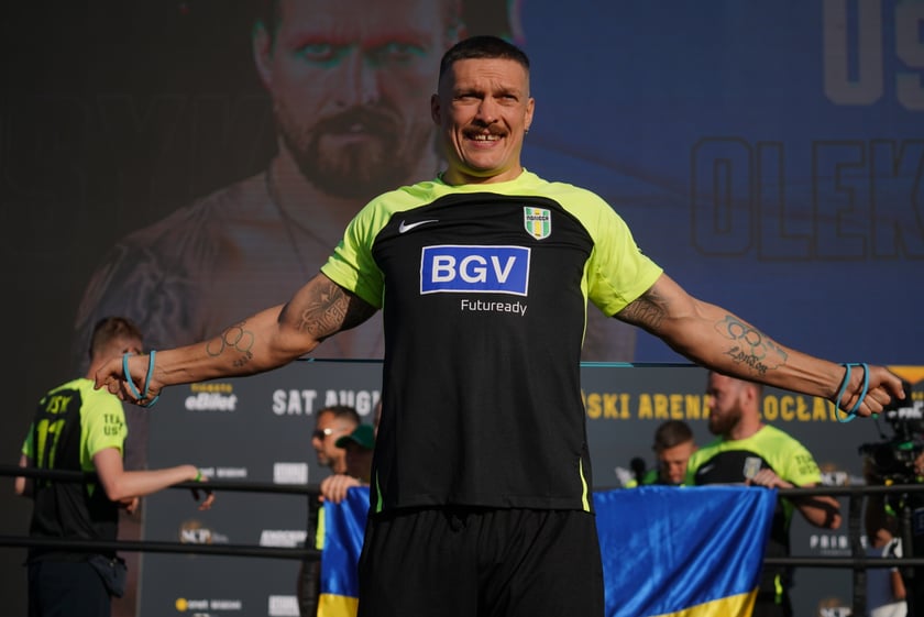 Oleksandr Usyk i Daniel Dubois podczas treningu na placu Wolności we Wrocławiu. Mistrzowska walka i wielka bokserska gala już w sobotę na Tarczyński Arena