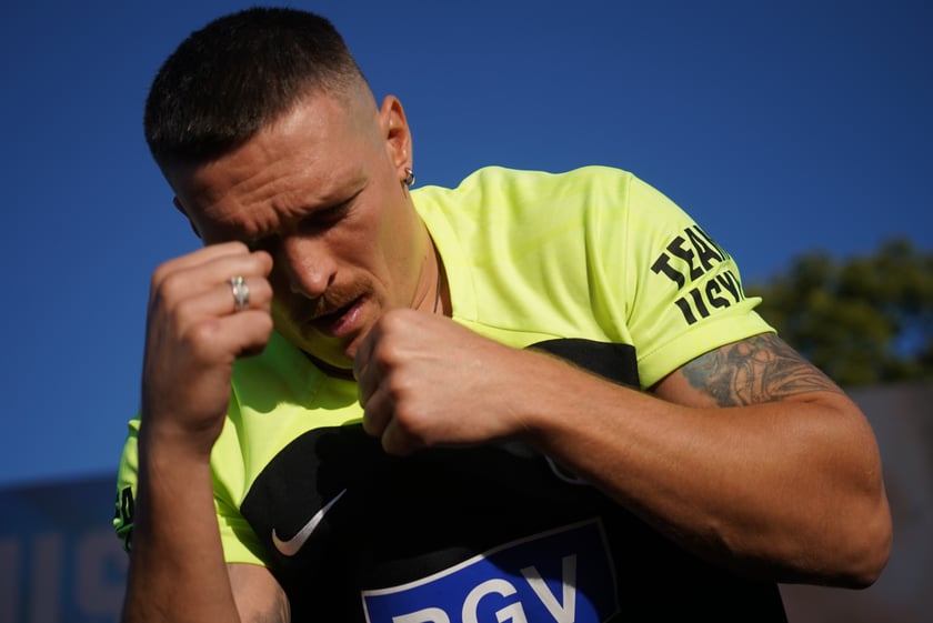 Oleksandr Usyk i Daniel Dubois podczas treningu na placu Wolności we Wrocławiu. Mistrzowska walka i wielka bokserska gala już w sobotę na Tarczyński Arena