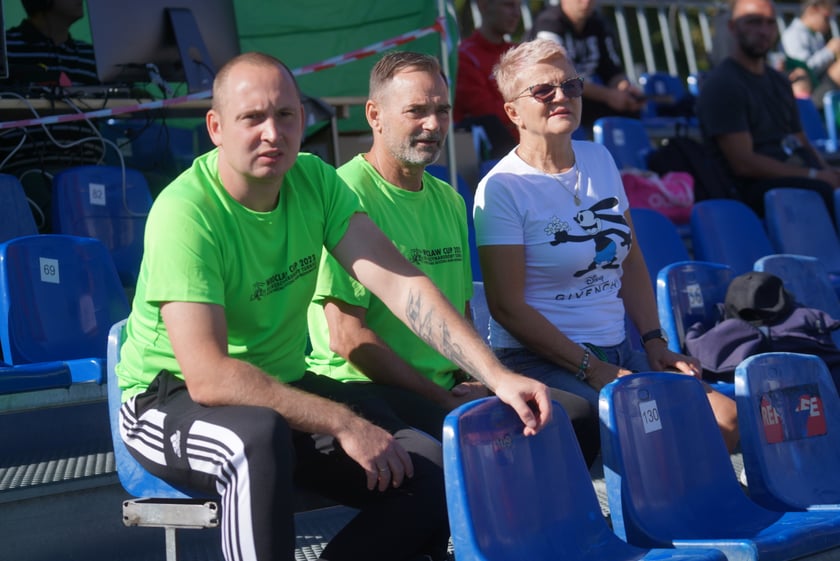 Reprezentantka Francji oddaje strzał na bramkę Polek