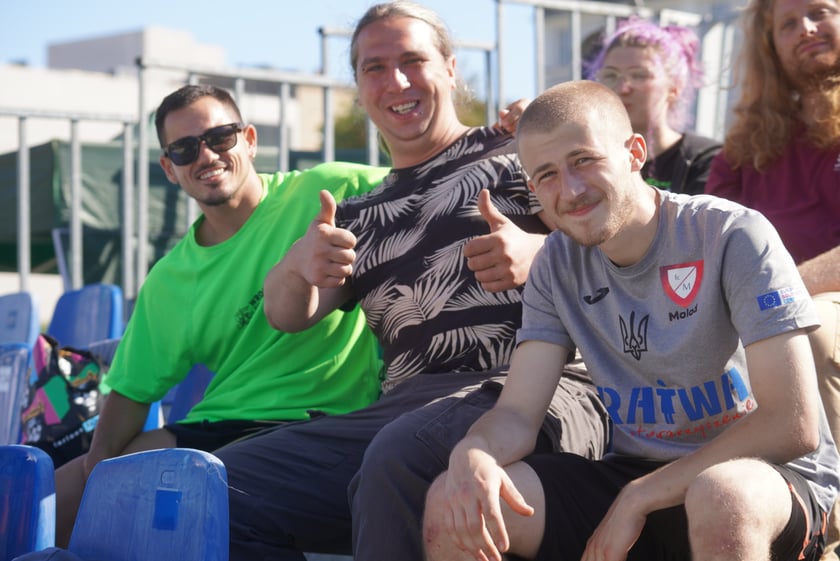 Reprezentantka Francji oddaje strzał na bramkę Polek