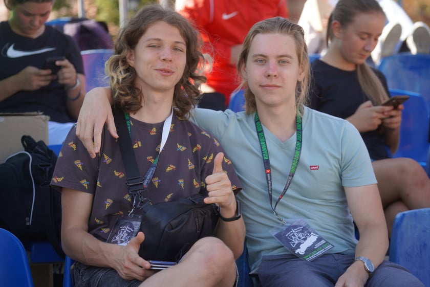 Reprezentantka Francji oddaje strzał na bramkę Polek