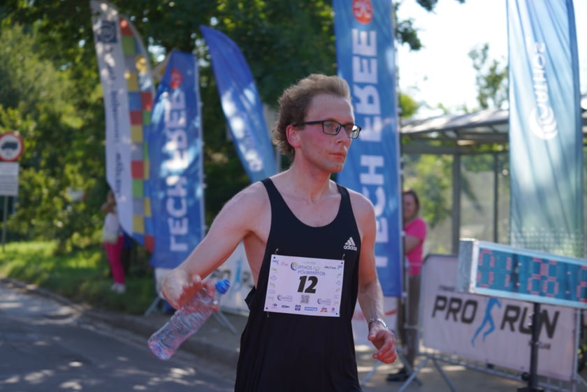 Biegacze i kibice na Orthos H2O Wrocław Półmaratonie
