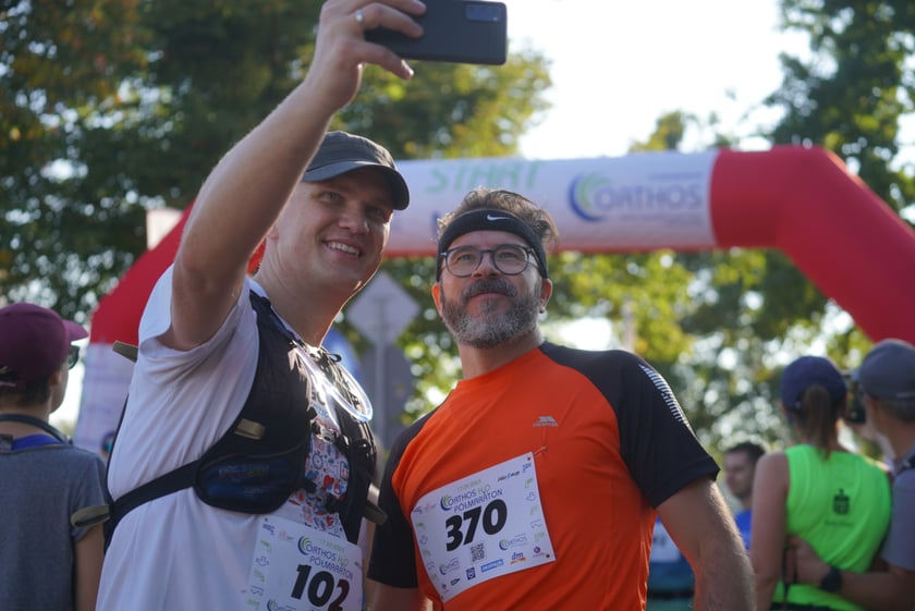 Biegacze i kibice na Orthos H2O Wrocław Półmaratonie